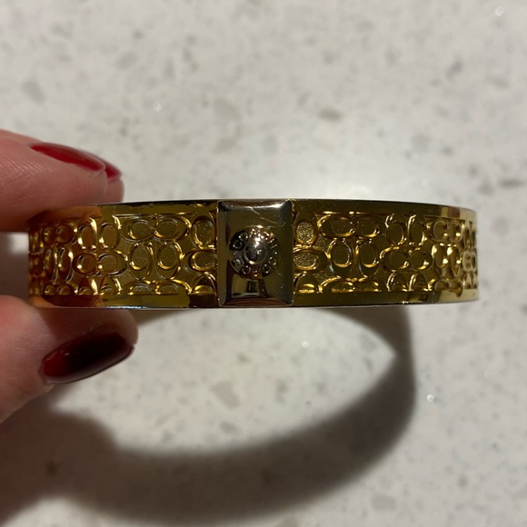 COACH 1/2" Signature Bangle in Gold - Picture 4 of 8